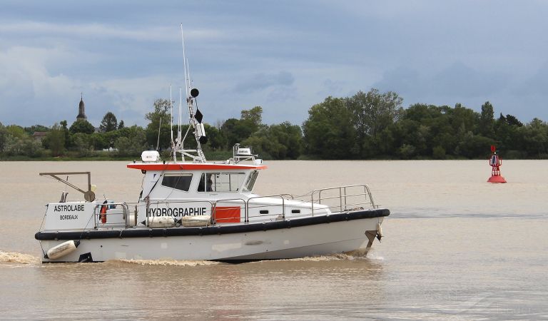 astrolabe (Dredging or UW ops) - IMO , MMSI 227344540, Call Sign FAC7700 under the flag of France