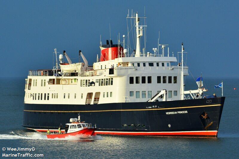 ocean crest (Passenger ship) - IMO , MMSI 235093649, Call Sign 2FRO3 under the flag of United Kingdom (UK)