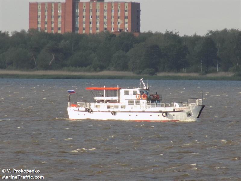 zhemchuzhina 2 () - IMO , MMSI 273330640 under the flag of Russia