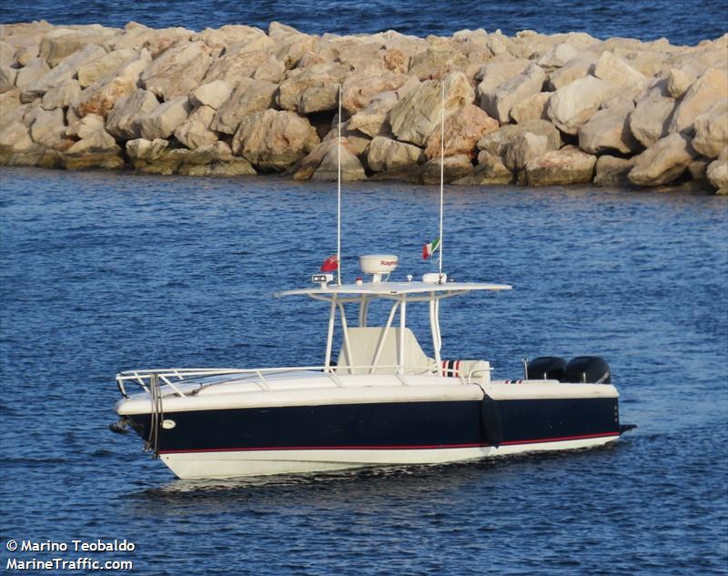 little change (Pleasure craft) - IMO , MMSI 310611010, Call Sign ZCEC6 under the flag of Bermuda