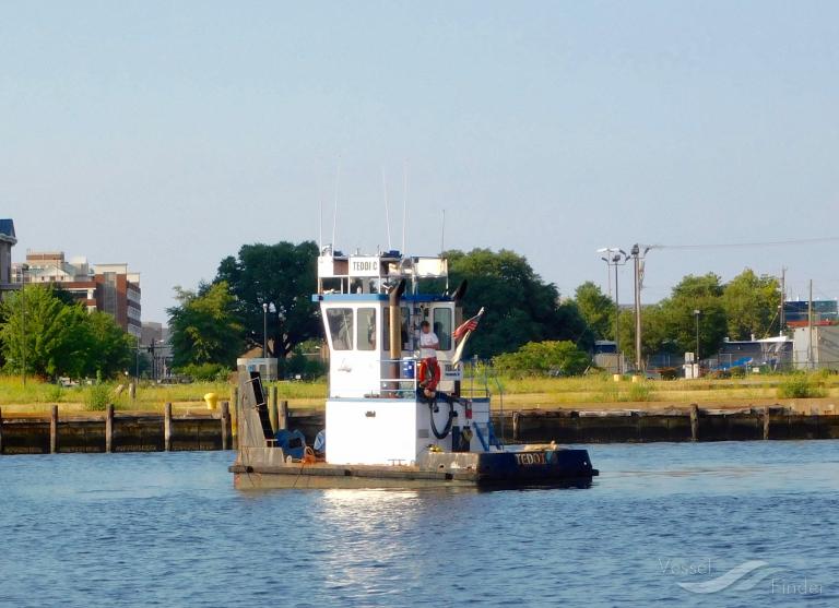 teddi c (Tug) - IMO , MMSI 338150367, Call Sign WDH8056 under the flag of USA