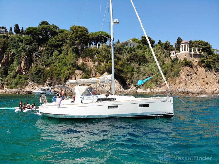 full moon (Sailing vessel) - IMO , MMSI 225990817 under the flag of Spain