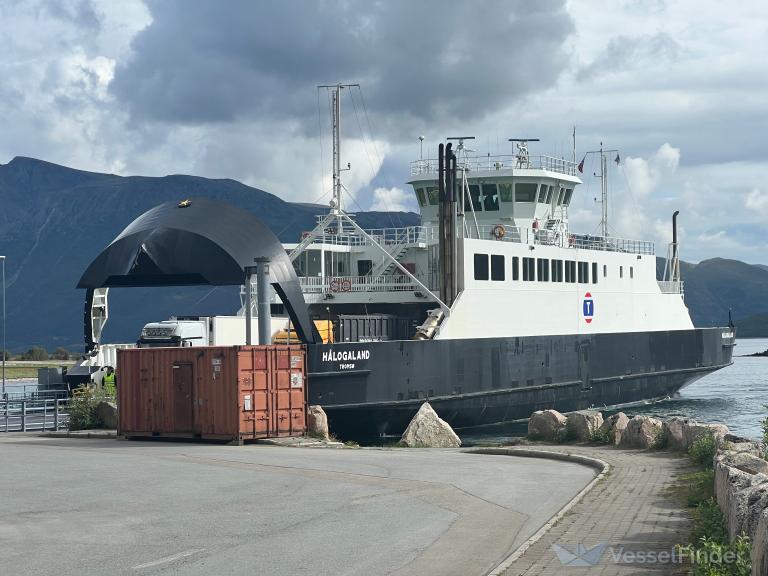 haalogaland (Passenger/Ro-Ro Cargo Ship) - IMO 9260885, MMSI 258472000, Call Sign LLVZ under the flag of Norway