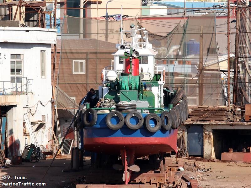 eun sung (Tug) - IMO 8741428, MMSI 440005720, Call Sign 101 E S under the flag of Korea