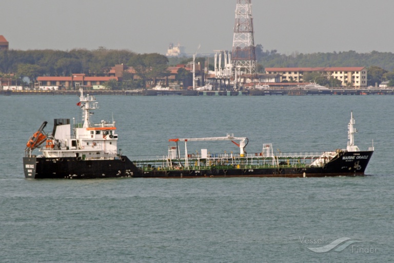 marine oracle (Bunkering Tanker) - IMO 9655391, MMSI 566496000, Call Sign 9V9824 under the flag of Singapore