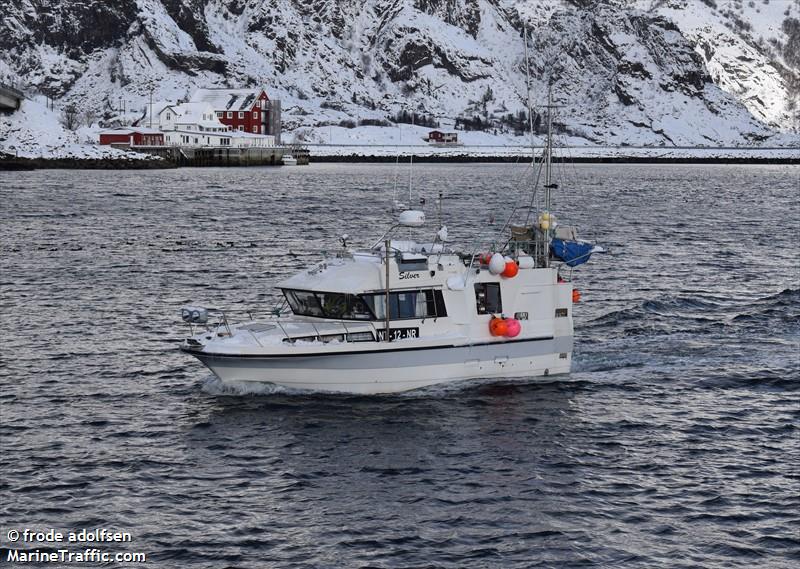 silver (-) - IMO , MMSI 257833800, Call Sign LF5898 under the flag of Norway