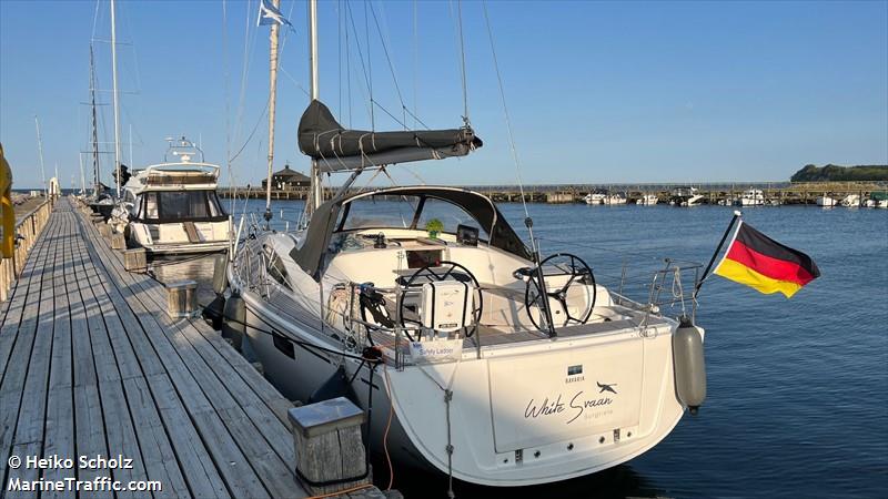 white svaan (Pleasure craft) - IMO , MMSI 211655730, Call Sign DGOG2 under the flag of Germany