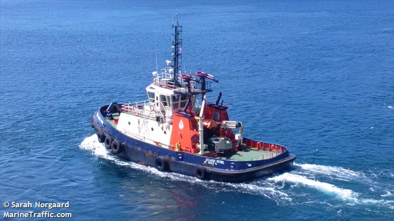 n.a. petrel (Tug) - IMO 9214290, MMSI 316001067 under the flag of Canada