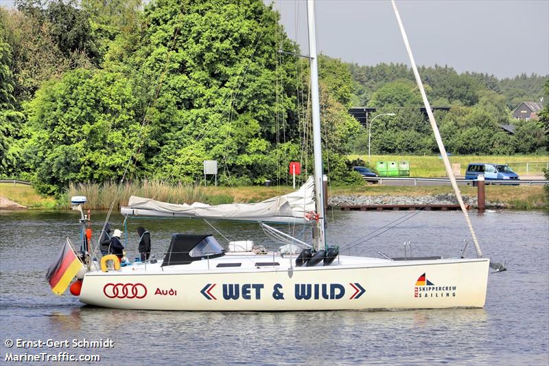 wet and wild (-) - IMO , MMSI 211600440, Call Sign DK7099 under the flag of Germany