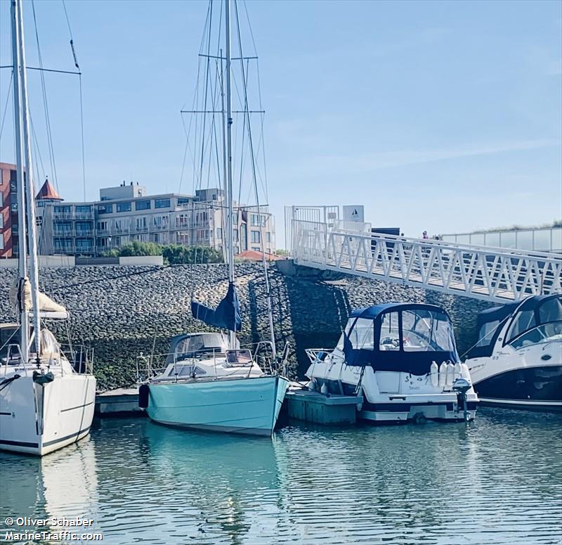 idefix (-) - IMO , MMSI 211243400, Call Sign DF5329 under the flag of Germany