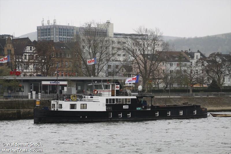 jan (Towing vessel) - IMO , MMSI 211666400, Call Sign DD8305_ under the flag of Germany