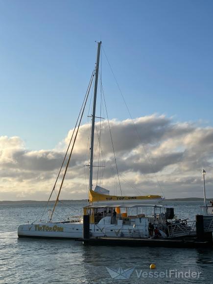 tip top one (-) - IMO , MMSI 227419410, Call Sign FAD6872 under the flag of France