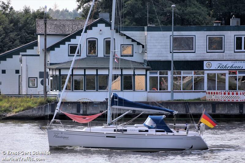 plastique (Pleasure craft) - IMO , MMSI 211625080, Call Sign DF4988 under the flag of Germany