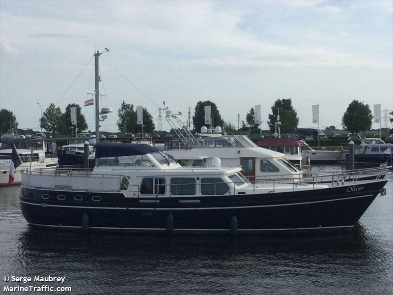 oliver (Pleasure craft) - IMO , MMSI 227946520, Call Sign FAG5093 under the flag of France