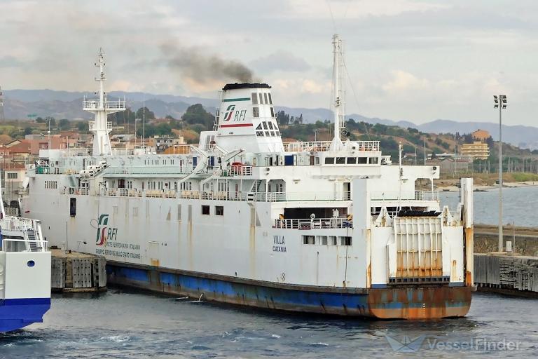 villa (Passenger/Ro-Ro Cargo Ship) - IMO 8219918, MMSI 247052100, Call Sign IBVK under the flag of Italy