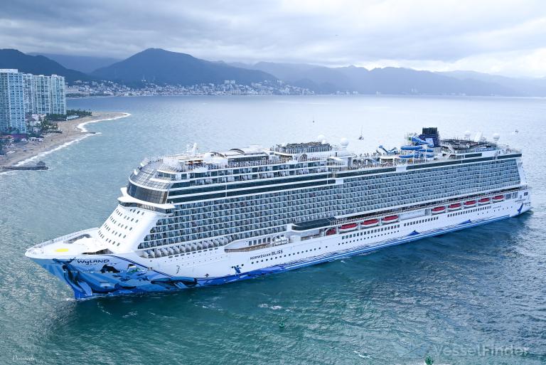 norwegian bliss (Passenger (Cruise) Ship) - IMO 9751509, MMSI 311000710, Call Sign C6DL4 under the flag of Bahamas