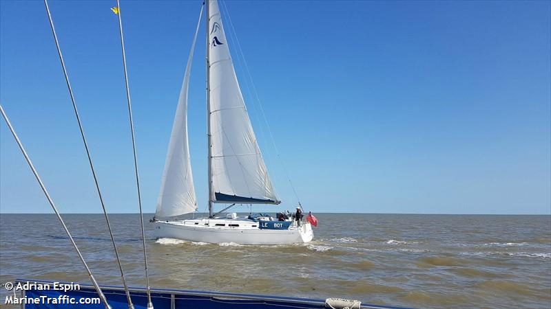 le bot (Sailing vessel) - IMO , MMSI 235038624, Call Sign MNVR2 under the flag of United Kingdom (UK)