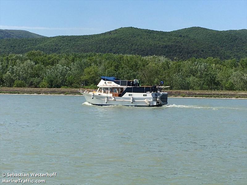 regina (Pleasure craft) - IMO , MMSI 265523600, Call Sign SD6372 under the flag of Sweden