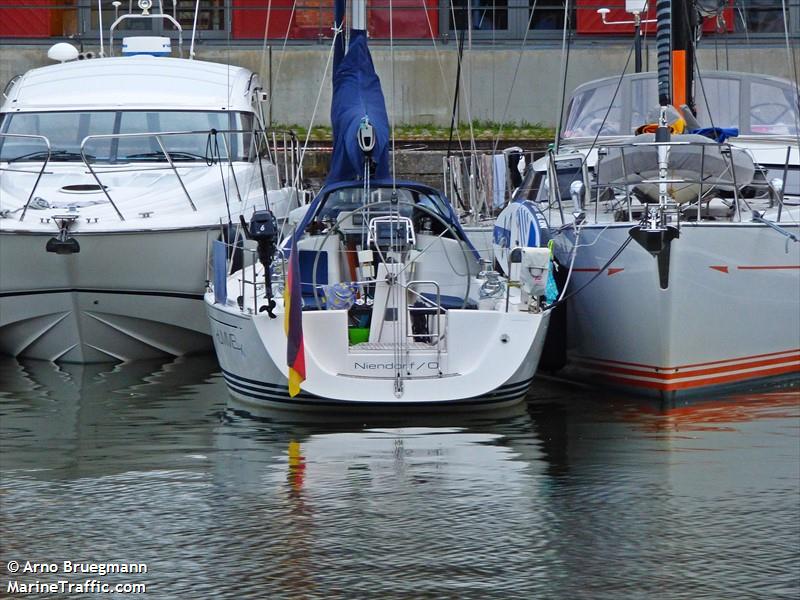 hummel-x (Pleasure craft) - IMO , MMSI 211375790, Call Sign DH767;' under the flag of Germany
