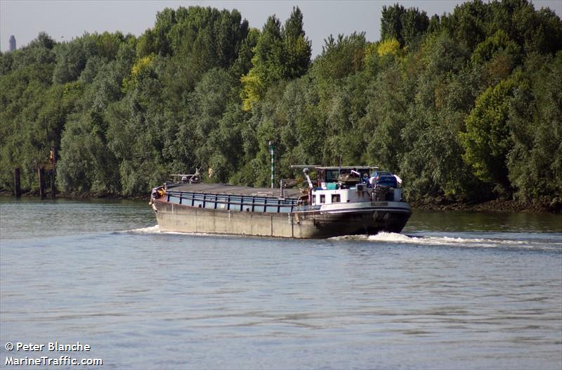 bahamas (Cargo ship) - IMO , MMSI 226003230, Call Sign FM4252 under the flag of France