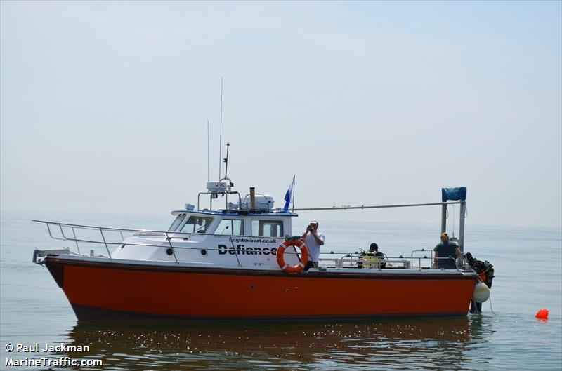 defiance (Diving ops) - IMO , MMSI 235091345, Call Sign 2FHO6 under the flag of United Kingdom (UK)