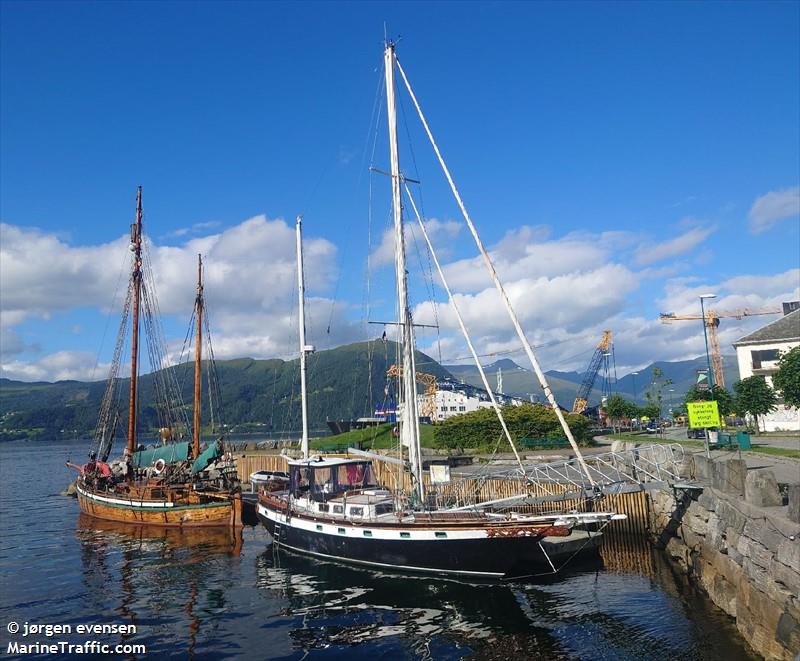 black dragonfly (Sailing vessel) - IMO , MMSI 258105480, Call Sign LK9218 under the flag of Norway