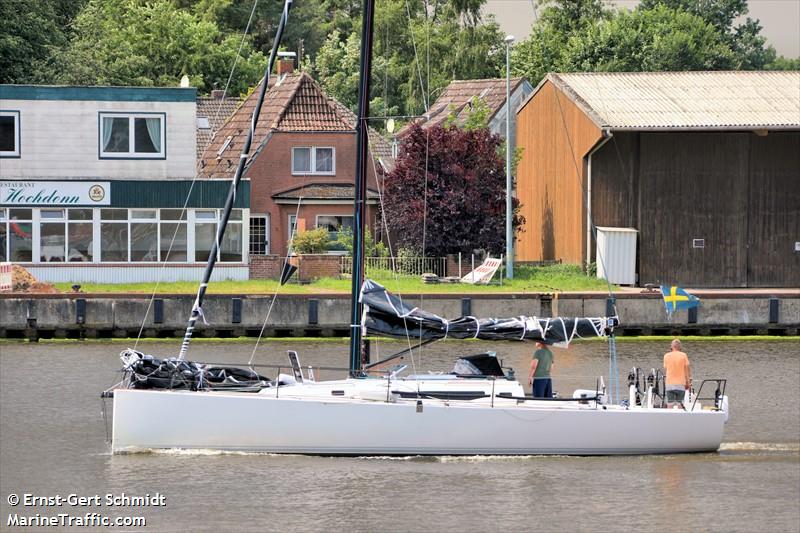 jolene j121 (-) - IMO , MMSI 265806800, Call Sign SD7673 under the flag of Sweden