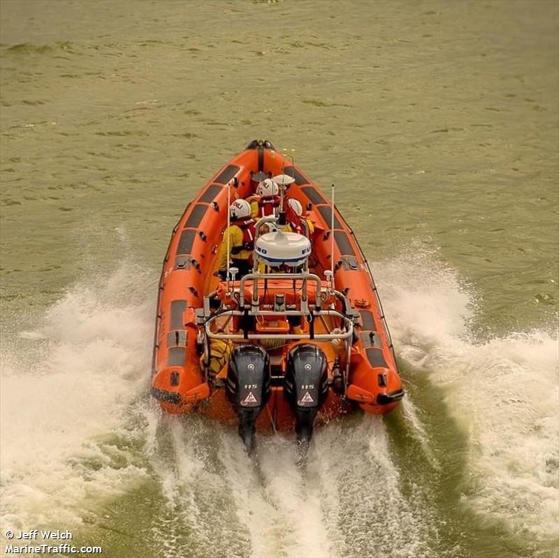 rnli lifeboat b-907 (SAR) - IMO , MMSI 232014519 under the flag of United Kingdom (UK)