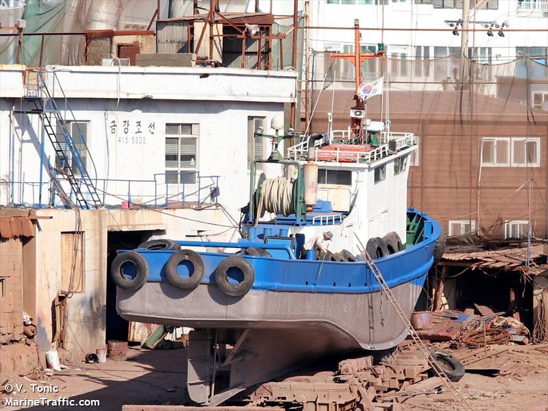 18 deok jin ho (Unknown) - IMO , MMSI 440122460, Call Sign 320 under the flag of Korea