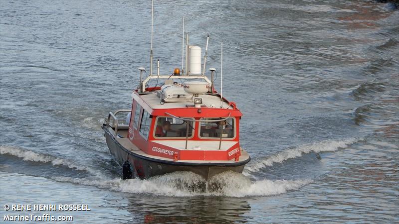 geosurveyor ix (Dredging or UW ops) - IMO , MMSI 235103279, Call Sign 2HFR6 under the flag of United Kingdom (UK)