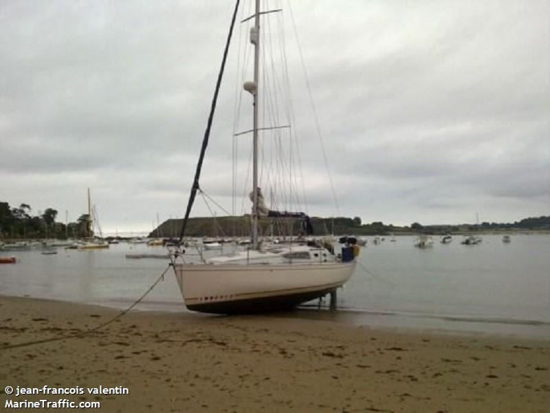 blue jazz (Sailing vessel) - IMO , MMSI 227149140, Call Sign FAA7099 under the flag of France