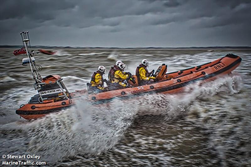 rnli lifeboat b-863 (SAR) - IMO , MMSI 235092957 under the flag of United Kingdom (UK)