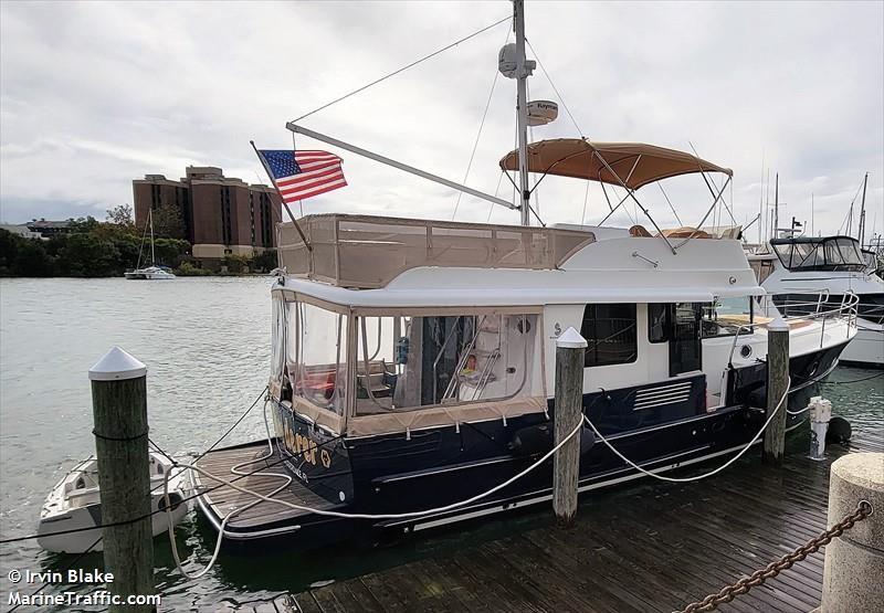 into the mystic (Unknown) - IMO , MMSI 338212094 under the flag of USA