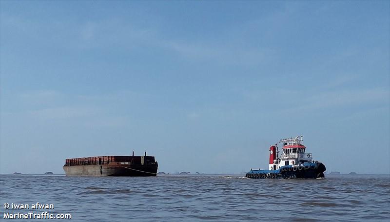 tb.bahar 61 (Port tender) - IMO , MMSI 525005327, Call Sign YD 3611 under the flag of Indonesia