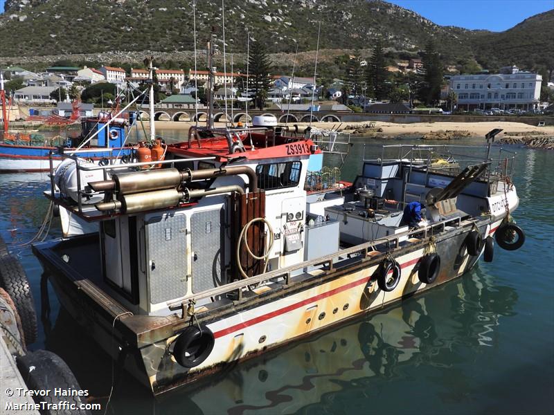iingwane (Fishing vessel) - IMO , MMSI 601654900, Call Sign ZS3913 under the flag of South Africa