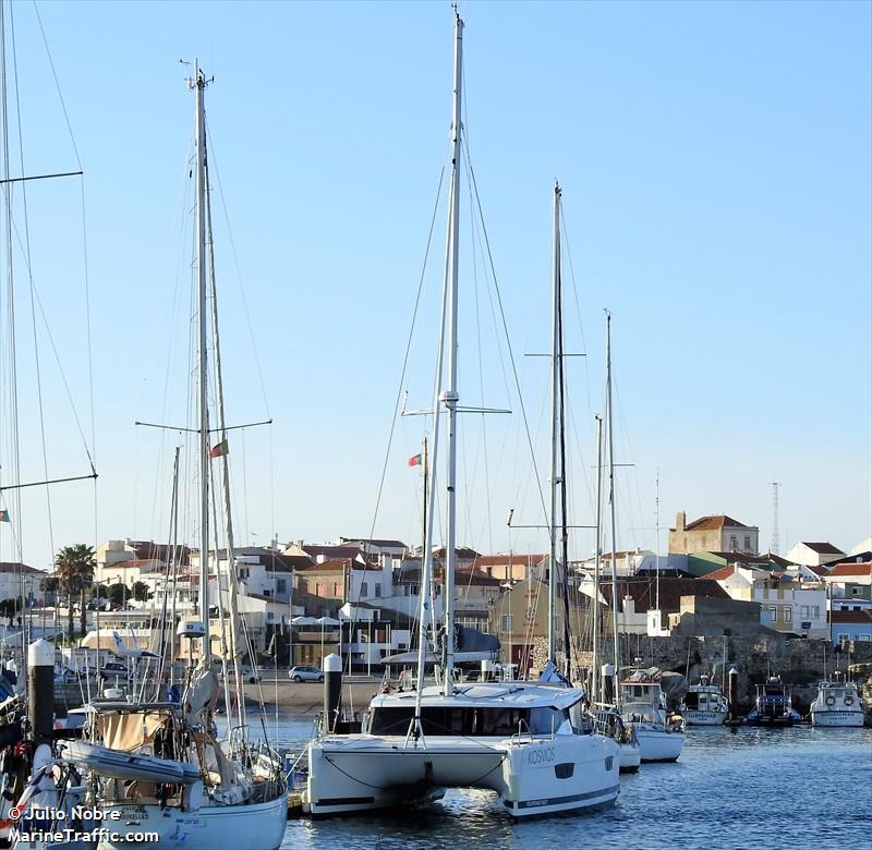 kosmos (Sailing vessel) - IMO , MMSI 325108900, Call Sign J7AU8 under the flag of Dominica