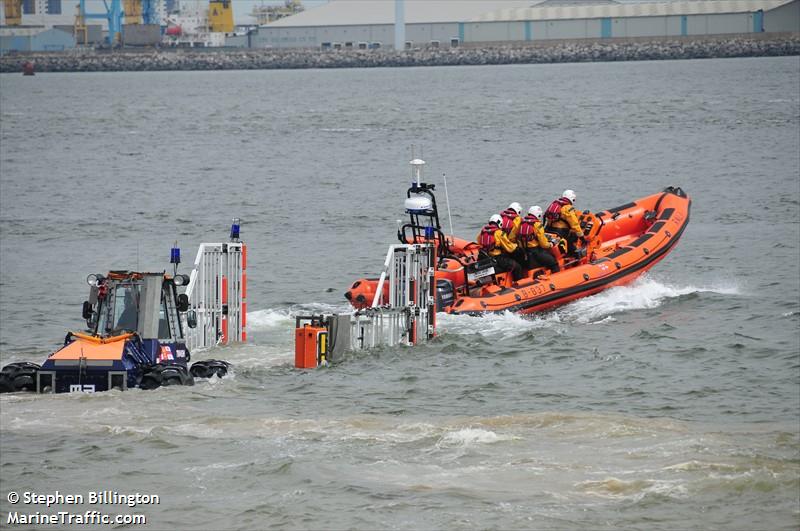 rnli lifeboat b-825 (Pleasure craft) - IMO , MMSI 235098753 under the flag of United Kingdom (UK)