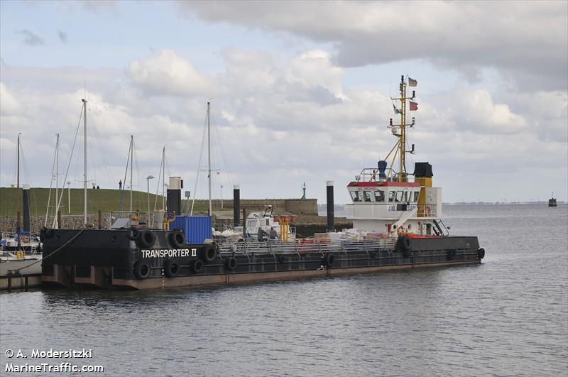 transporter 2 (Waste Disposal Vessel) - IMO 8615148, MMSI 211226450, Call Sign DDBE under the flag of Germany