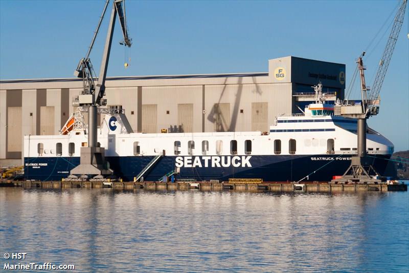 seatruck power (Ro-Ro Cargo Ship) - IMO 9506215, MMSI 235090183, Call Sign 2FCX7 under the flag of United Kingdom (UK)