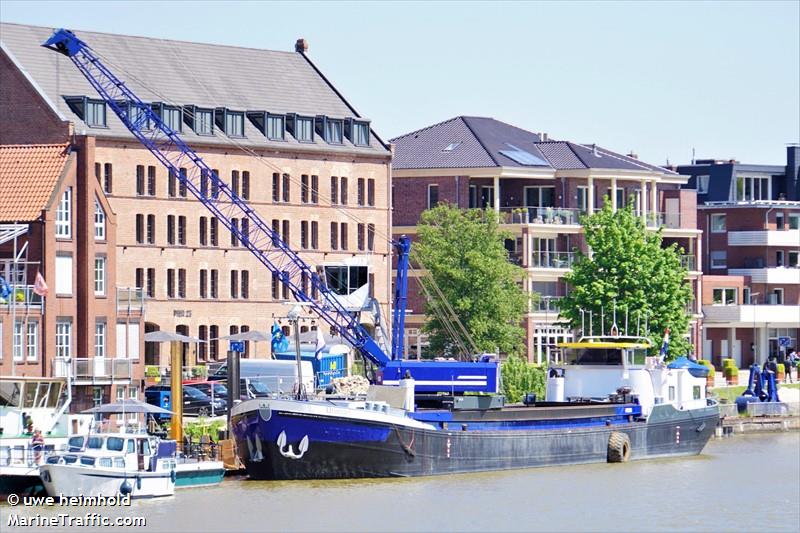 ijsvogel (Dredging or UW ops) - IMO , MMSI 244830652, Call Sign PB7520 under the flag of Netherlands