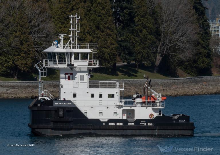 island raider (Pusher Tug) - IMO 9802360, MMSI 316038089, Call Sign CFA2784 under the flag of Canada