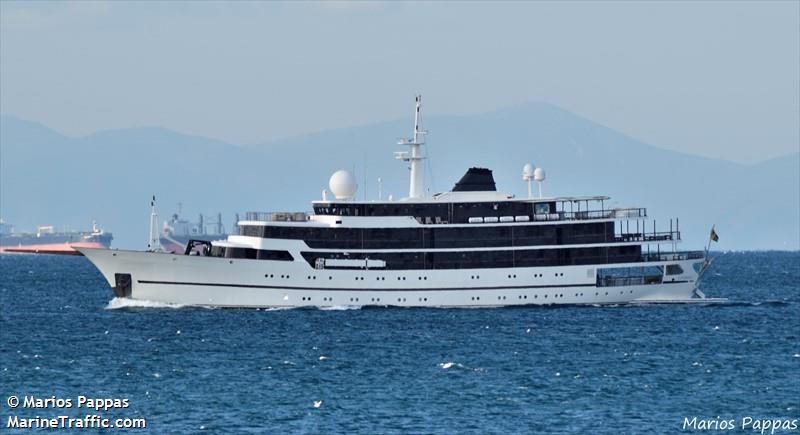 chakra (Yacht) - IMO 5402863, MMSI 377427000, Call Sign J8Y4579 under the flag of St Vincent & Grenadines