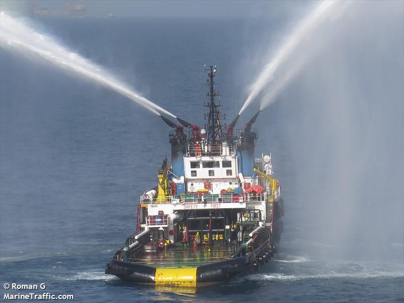 aquila (Tug) - IMO 8714891, MMSI 377719000, Call Sign J8B5370 under the flag of St Vincent & Grenadines