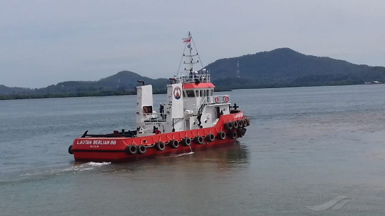 aquarius 2405 (Tug) - IMO 9892614, MMSI 525300287, Call Sign YDB3043 under the flag of Indonesia