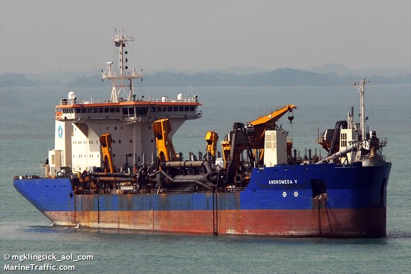 andromeda 5 (Hopper Dredger) - IMO 9174115, MMSI 566010000, Call Sign 9V9256 under the flag of Singapore