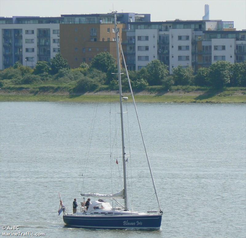 blauwe iris (Sailing vessel) - IMO , MMSI 244060152, Call Sign PC 6106 under the flag of Netherlands