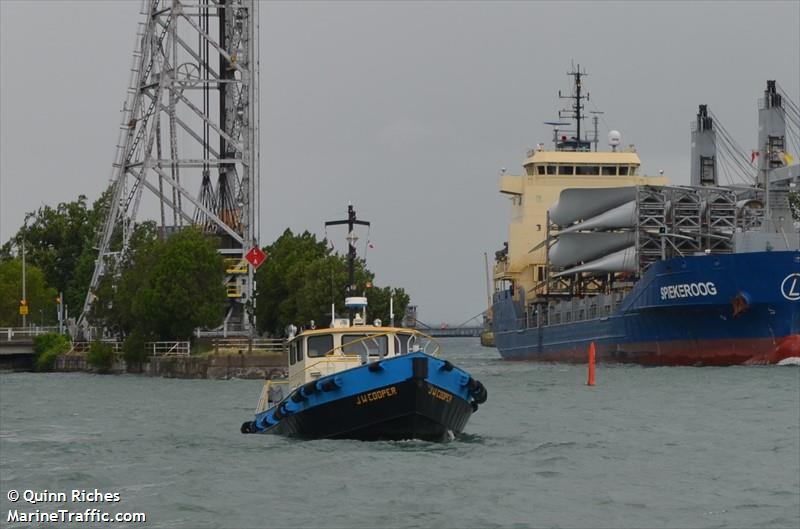 p.c pilot boat (-) - IMO , MMSI 316025587, Call Sign V08847 under the flag of Canada