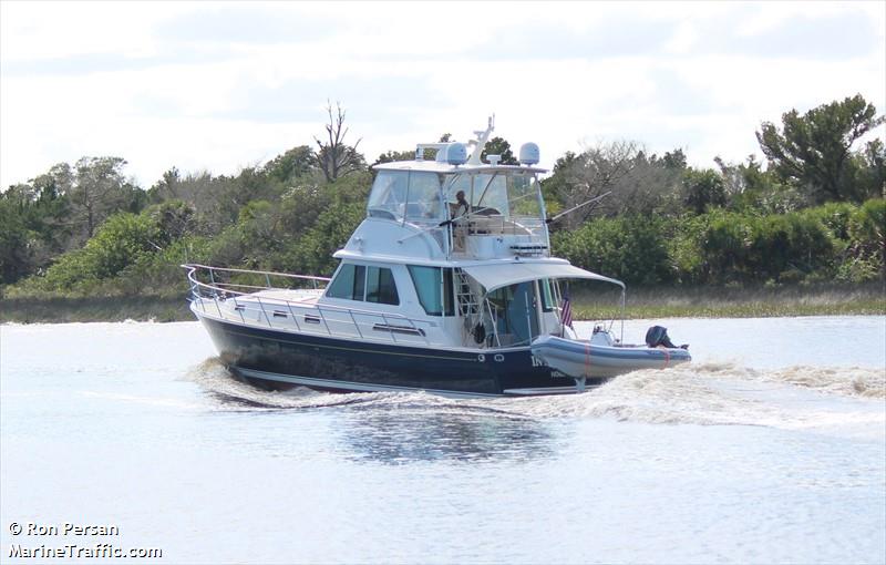 into the mystic (Pleasure craft) - IMO , MMSI 338367663 under the flag of USA