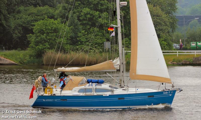 sally t (Pleasure craft) - IMO , MMSI 235030051, Call Sign MKDZ7 under the flag of United Kingdom (UK)