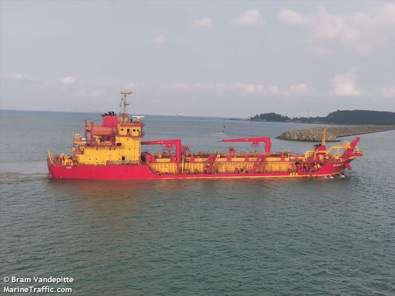 my dung 18 (Dredging or UW ops) - IMO , MMSI 574101632, Call Sign 3WKY7 under the flag of Vietnam